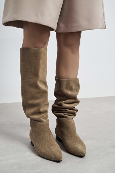 NİŞANTAŞI SHOES Nomi Rome Bej Süet Hakiki Deri Sivi Burun Kadın Düz Taban Çizme