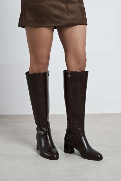 NİŞANTAŞI SHOES Christa Kahve Raşel Rustik Desen Küt Burun Kadın Topuklu Çizme