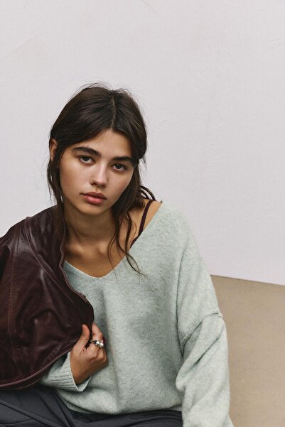 Pull & Bear Soft knit V-neck sweater