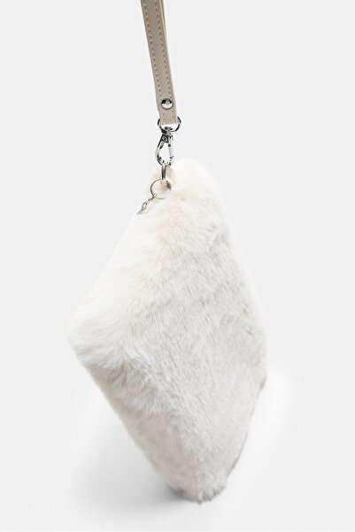 Stradivarius Suni kürklü makyaj çantası