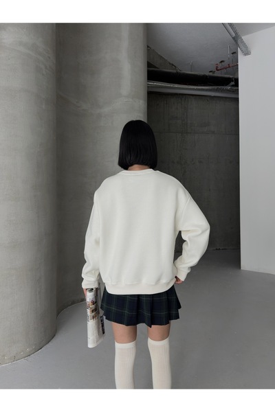 BEJNA Women's Ecru Loose Fit Crew Neck Basic Sweatshirt