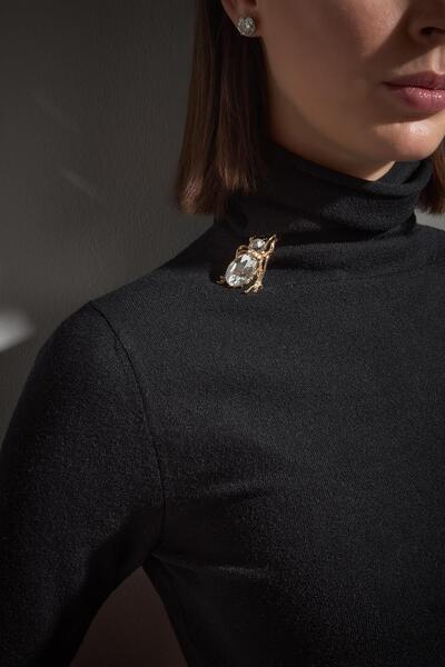 JOIN US Μαύρο πλεκτό πουλόβερ με λεπτομέρεια μελισσοκόμματος