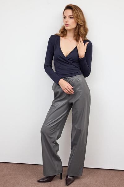 SHERIN Μπλουζάκι με διπλό στήθος με κορδόνια σε μπλε ναυτικό