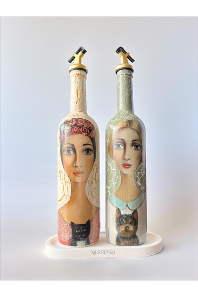 Mes Reves Handmade Cracked Patterned Glass Oil Pot Set – with Woman and Pet Portrait, Kitchen Design