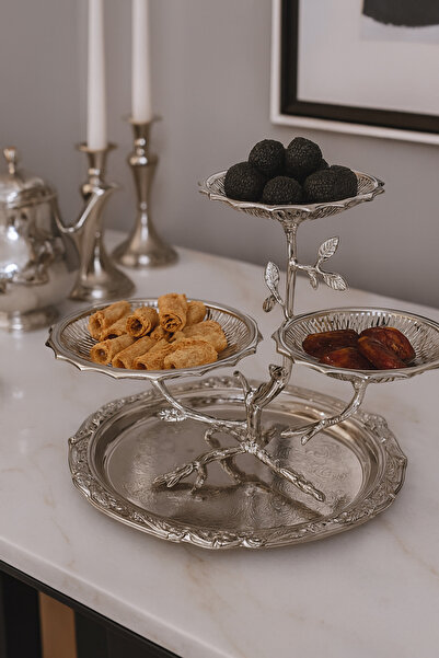 Dania Luxury metal serving stand with a botanical design - a touch of elegance to your table