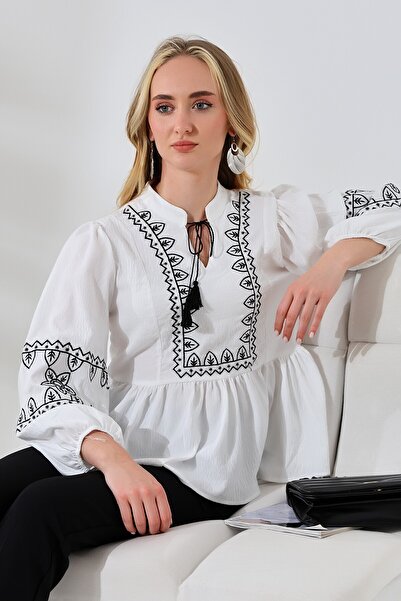 Lir Women's Embroidery Detailed Blouse Ecru