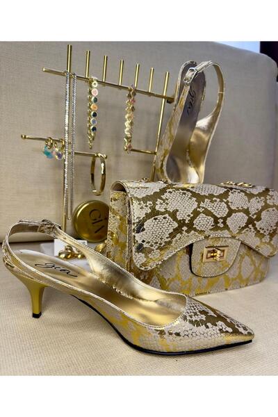 GİAccs. حذاء بكعب ستيليتو ذهبي بنمط الثعبان
