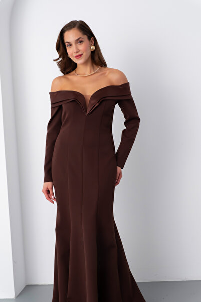 Lafaba Γυναικείο βραδινό φόρεμα με λαιμόκοψη σε καφέ χρώμα