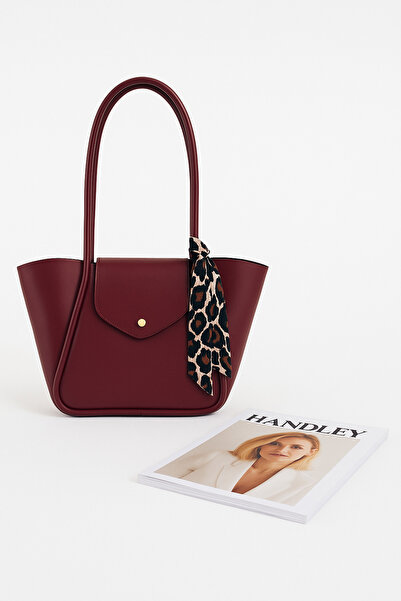 Handley Τσάντα ώμου μεγάλης χωρητικότητας με λεπτομέρεια από φουλάρι πολυτελείας