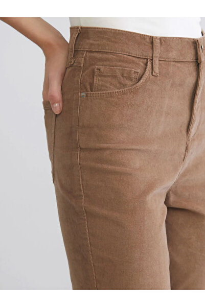 LC Waikiki LCWAIKIKI Classic Kahverengi Dar Fit Kadife Kadın Pantolon