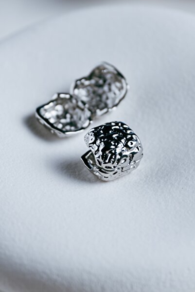 Helia Studio Kabartmalı gümüş renk klipsli küpe