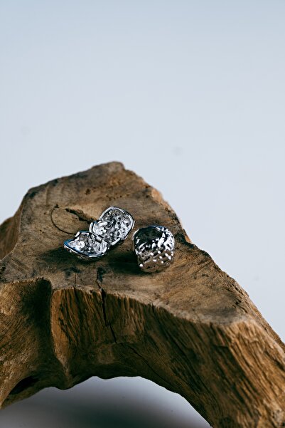 Helia Studio Kabartmalı gümüş renk klipsli küpe