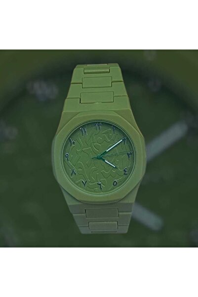 Generic Men's watch with a green carbon strap