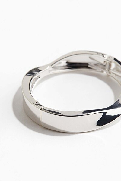 H&M سوار مفصلي ملتوي