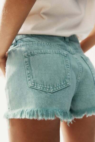 H&M شورت جينز متهالك