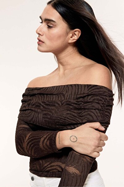 H&M Off-the-shoulder lace top