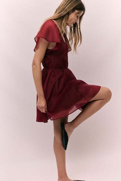 H&M فستان بأكمام فراشة