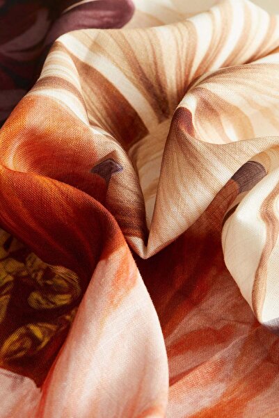 H&M Patterned tablecloth