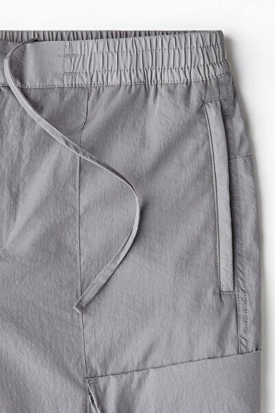 H&M Relaxed Fit Nylon cargo trousers