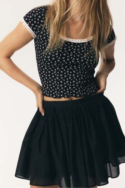 H&M الجزء العلوي مزين بالدانتيل