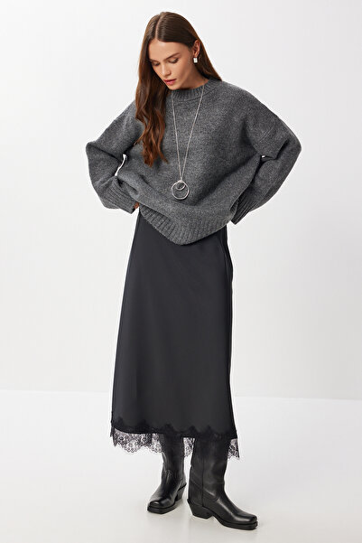 Lovelyİstanbul Fusta midi din satin cu detaliu din dantela LDP0085 NEGRU