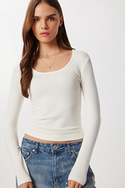 Lovelyİstanbul بلوزة يو ياكا ساران الأساسية من المودال LMW0032 KEMIK