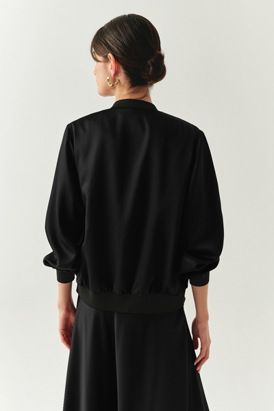 Exquise Crew Neck Pocket Satin Surface Regular Zipper Jacket