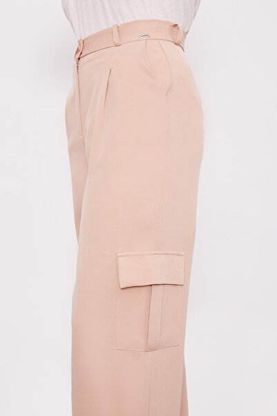 Levidor Salmon Pocket Detailed Trousers