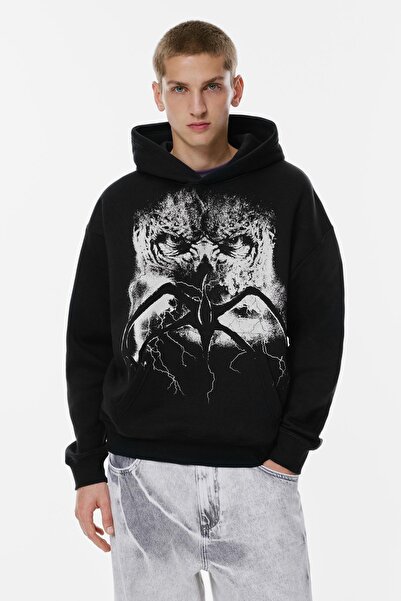 Pull & Bear Stranger Things kapüşonlu siyah sweatshirt