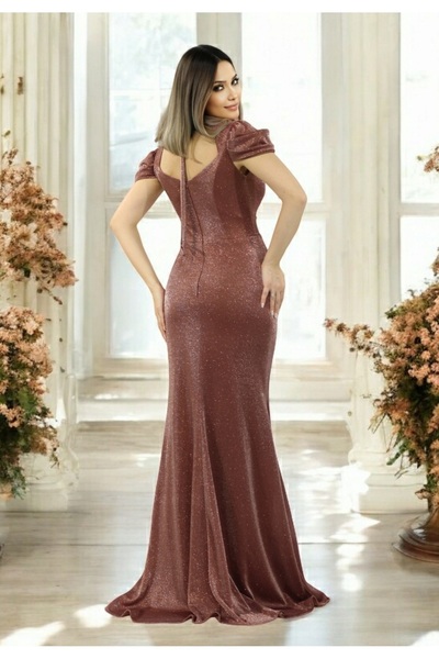 FaBe Fashion ÖPÜCÜK KRUVAZE YAKA ETEĞİ DRAPELİ DÜŞÜK KOLLU SİMLİ ÖRME ABİYE ELBİSE