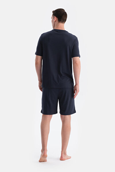 Eros ΣΕΤ ΣΟΡΤΣ ΚΑΙ ΜΠΛΟΥΖΑ ΜΕ ΛΕΠΤΟΜΕΡΕΣ ΛΕΠΤΟΜΕΡΕΙΕΣ ΣΤΟ ΠΕΤΟ ΚΑΙ ΤΑ ΤΣΕΠΕΣ