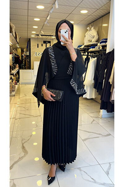 Vosse Moda İlgi Siyah Pelerin Detaylı Taş İşlemeli Piliseli Elbise
