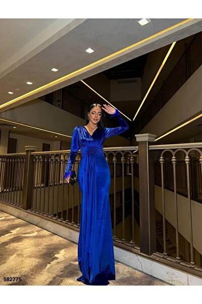 Modafeminen Βραδινό φόρεμα με λεπτομέρεια από βελούδινο ελαστικό ύφασμα με πέ...