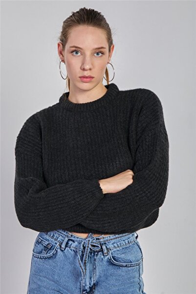 BARRELS AND OIL سترة نسائية محبوكة قصيرة - أنثراسيت