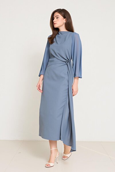 Setre Φόρεμα μεσαίου μήκους με λεπτομέρειες από χαλαζία στη μέση, στο λαιμό και στα μανίκια, άνετη εφαρμογή