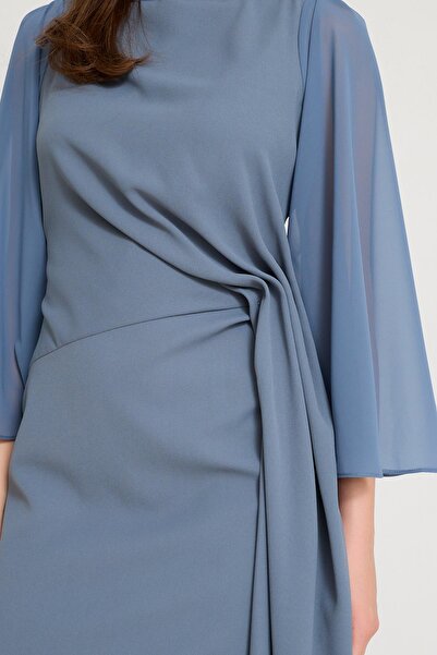 Setre Φόρεμα μεσαίου μήκους με λεπτομέρειες από χαλαζία στη μέση, στο λαιμό και στα μανίκια, άνετη εφαρμογή