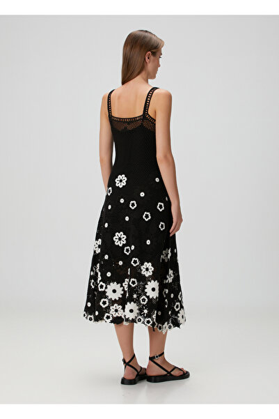 Maje Siyah Beyaz Çiçek İşlemeli Tığ İşi Midi Elbise