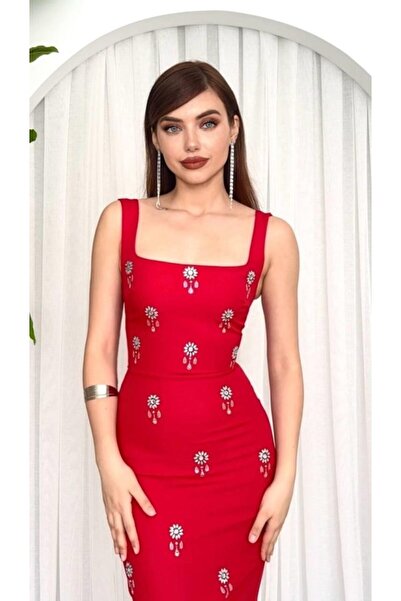 Wear Up فستان نيرس مزين بالأحجار