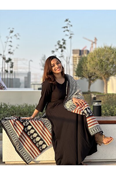 Ruh Collections Solid Black Kurta Set with Cotton Dupatta