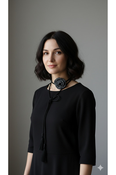 Handmade Siyah Dokuma Gül Detaylı İpli Püsküllü Şal Kolye – Kadın Choker Akse...