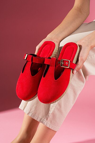 FUGA MODA Sabrosa Red Suede Buckle Front Closed Women's House Slippers