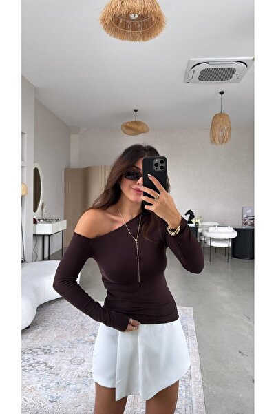 Buket Teke Bluză maro din țesătură modal importată, cu umăr dezactivat