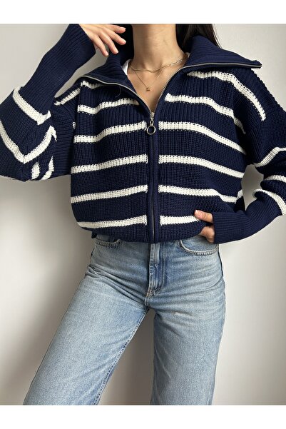 LOTUS CITY سترة تريكو مخططة باللون الأزرق الداكن وياقة مطوية وسحاب من إكرو