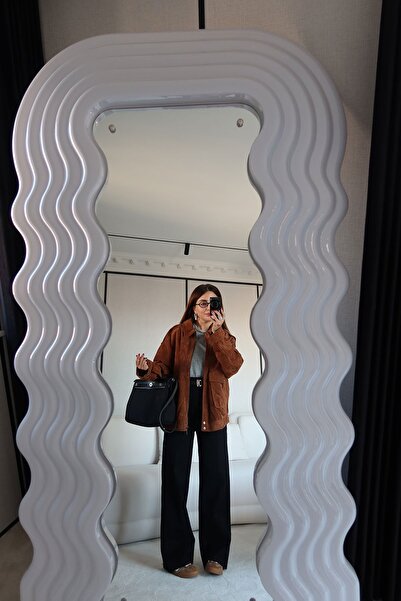 Özge Özgenç Paçası Kesik Deri Kemerli Jean