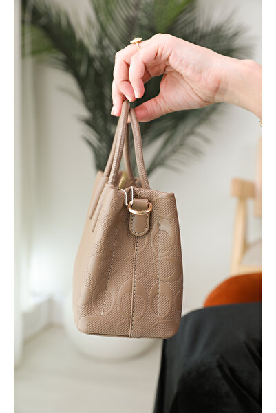 Al-Rubaie Luxury beige women's handbag - soft embossed design in faux leather for a chic feminine look