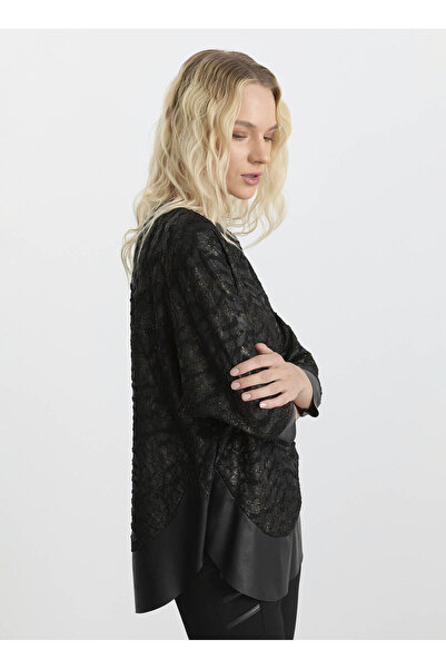 Selen Bisiklet Yaka Simli Siyah Kadın Bluz 25KSL8218