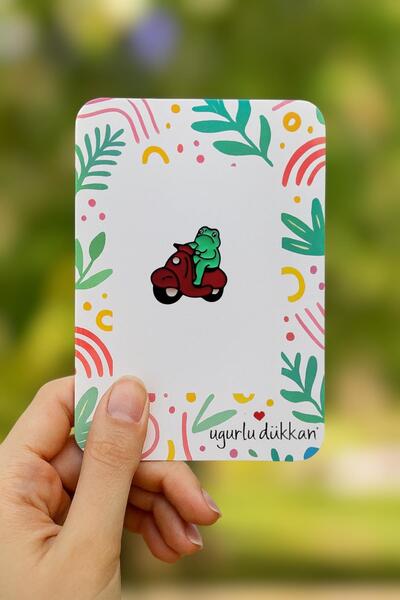 uğurlu dükkan Araba Kullanan Kurbağa Rozeti