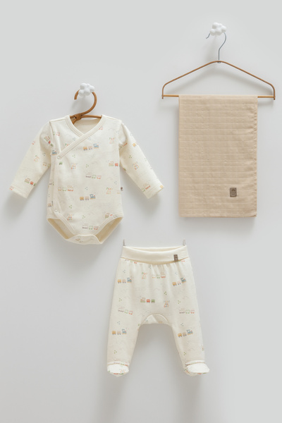 Caramell Baby Boy 3-Piece Gift Set 0-3 Months 100% Cotton Baby Bodysuit Set and Muslin Blanket (80-90cm)
