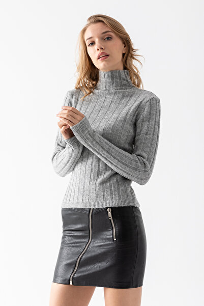 Loov سترة ضيقة ذات ياقة عالية، سترة تريكو مضلعة، سترة ضيقة ذات ياقة عالية.