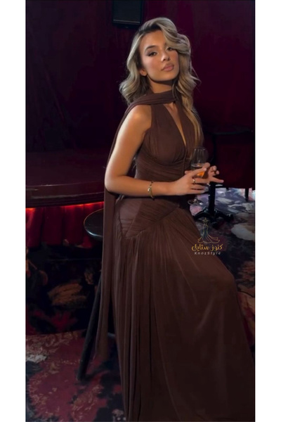 Knoz Style فستان سهرة بلون بني شوكولاتة، بقصة كلاسيكية مع ياقة رسن